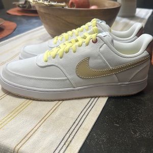 Men’s Nike shoes 10.5